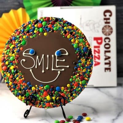 https://www.chocolatepizza.com/wp-content/uploads/2020/04/Smile-Chocolate-Pizza-with-box-mk-LR-400x400.jpg