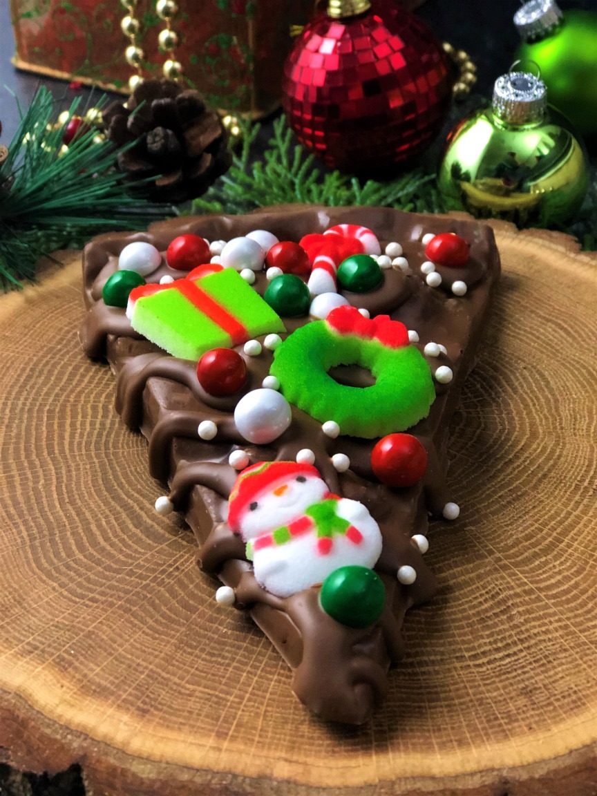 https://www.chocolatepizza.com/wp-content/uploads/2020/11/Slice-Christmas-Cheer-solo-zzz-LR.jpg