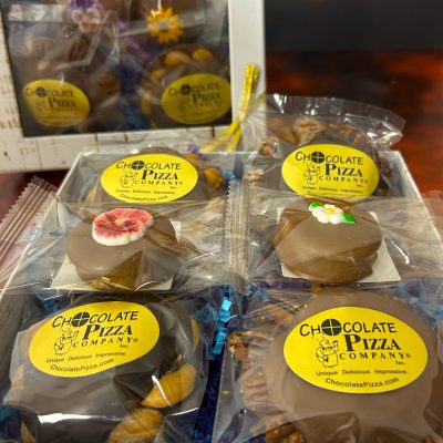 Moms Favorite Gift Box 4 Clusters 2 Cookies 